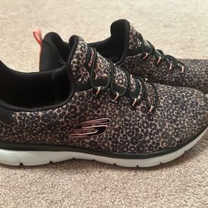 Women’s Sketchers size 8.5